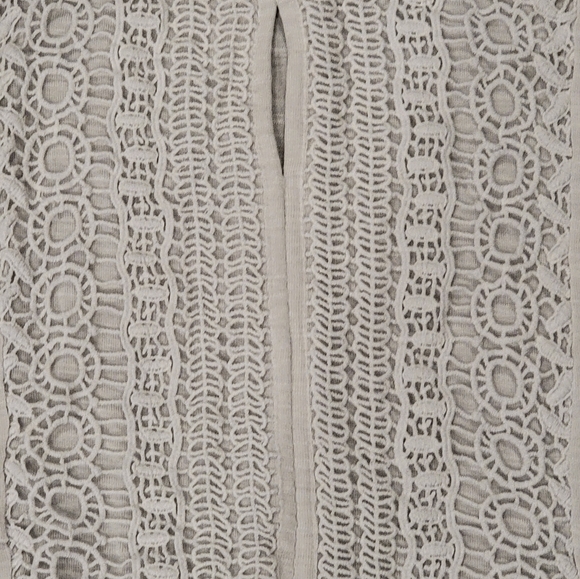 White flowy tank top - Picture 2 of 8